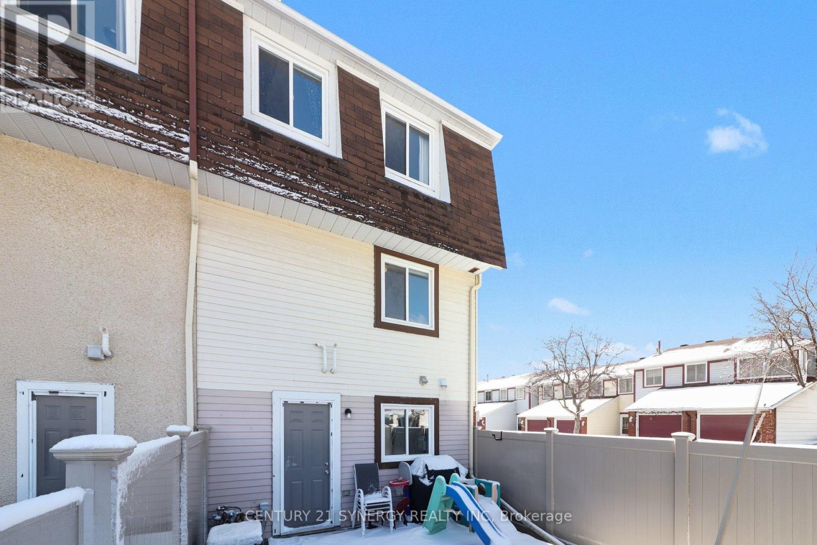 2004 Greenway Park Lane, Ottawa, Ontario  K1B 5A8 - Photo 27 - X12924406