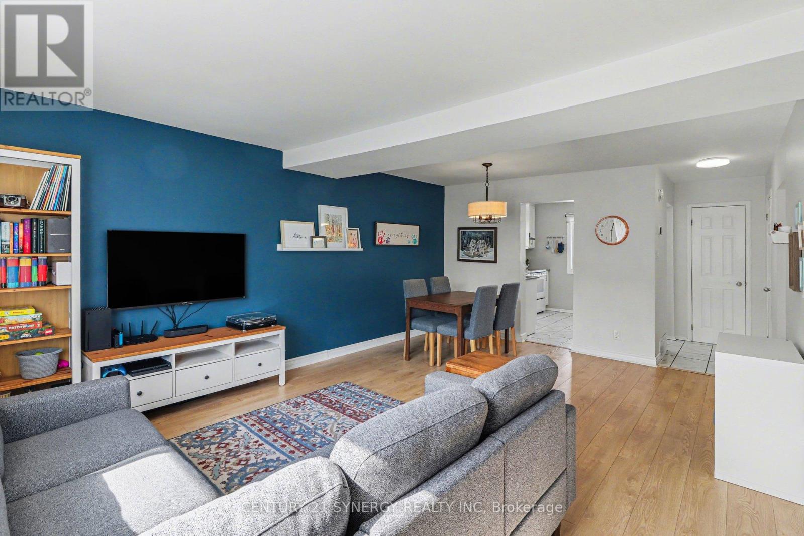 2004 Greenway Park Lane, Ottawa, Ontario  K1B 5A8 - Photo 6 - X12924406