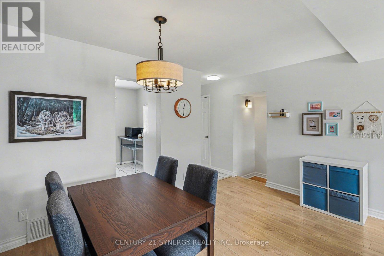 2004 Greenway Park Lane, Ottawa, Ontario  K1B 5A8 - Photo 8 - X12924406