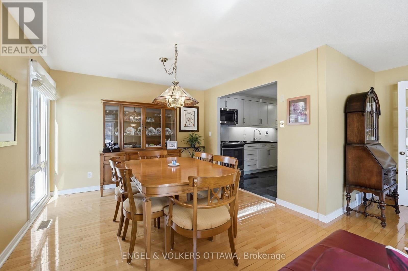 113 Benlea Drive, Ottawa, Ontario  K2G 3V3 - Photo 13 - X12924408