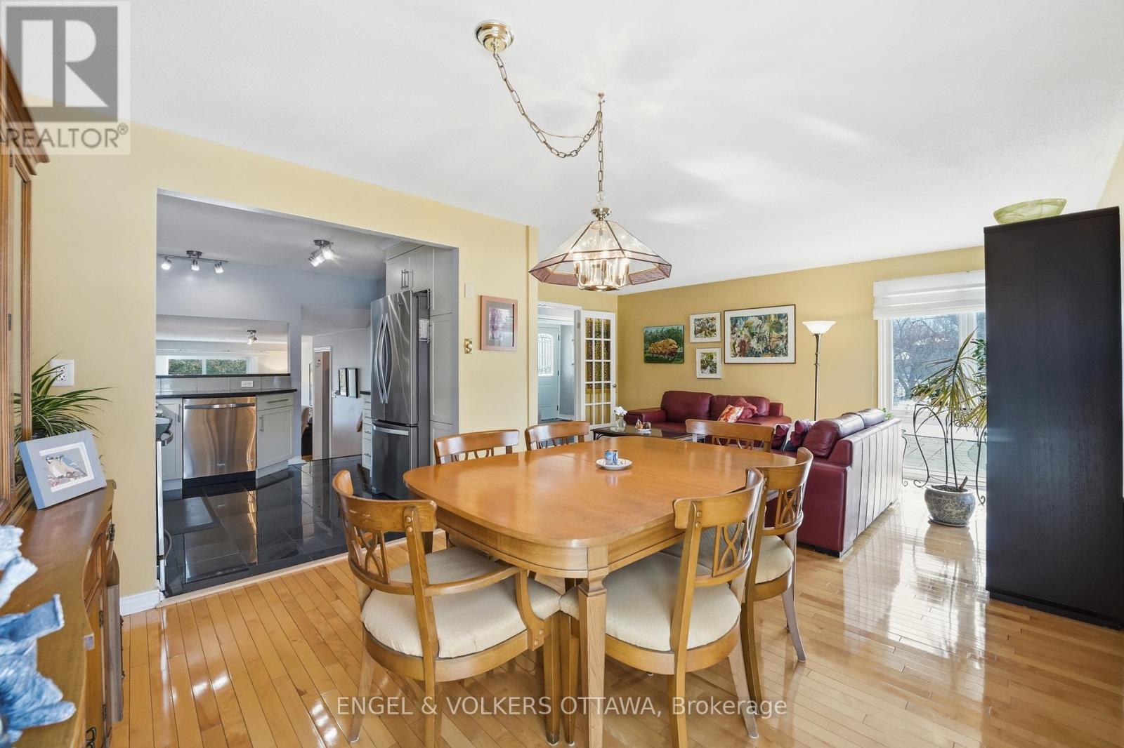 113 Benlea Drive, Ottawa, Ontario  K2G 3V3 - Photo 15 - X12924408