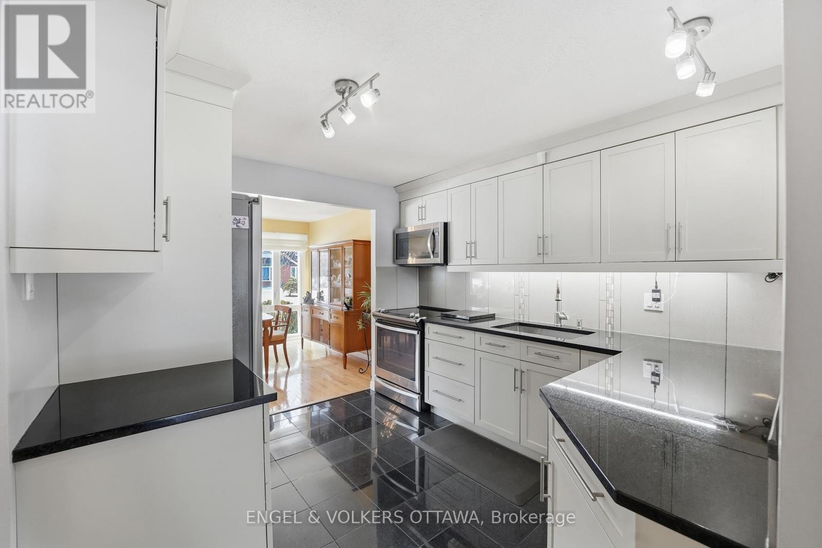 113 Benlea Drive, Ottawa, Ontario  K2G 3V3 - Photo 18 - X12924408