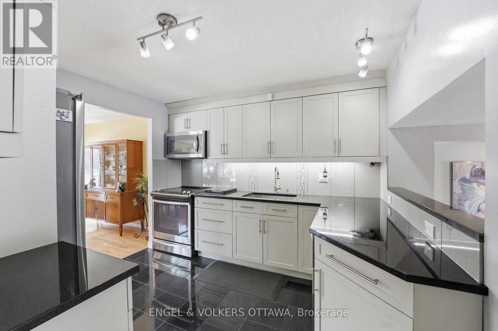 113 Benlea Drive, Ottawa, Ontario  K2G 3V3 - Photo 19 - X12924408