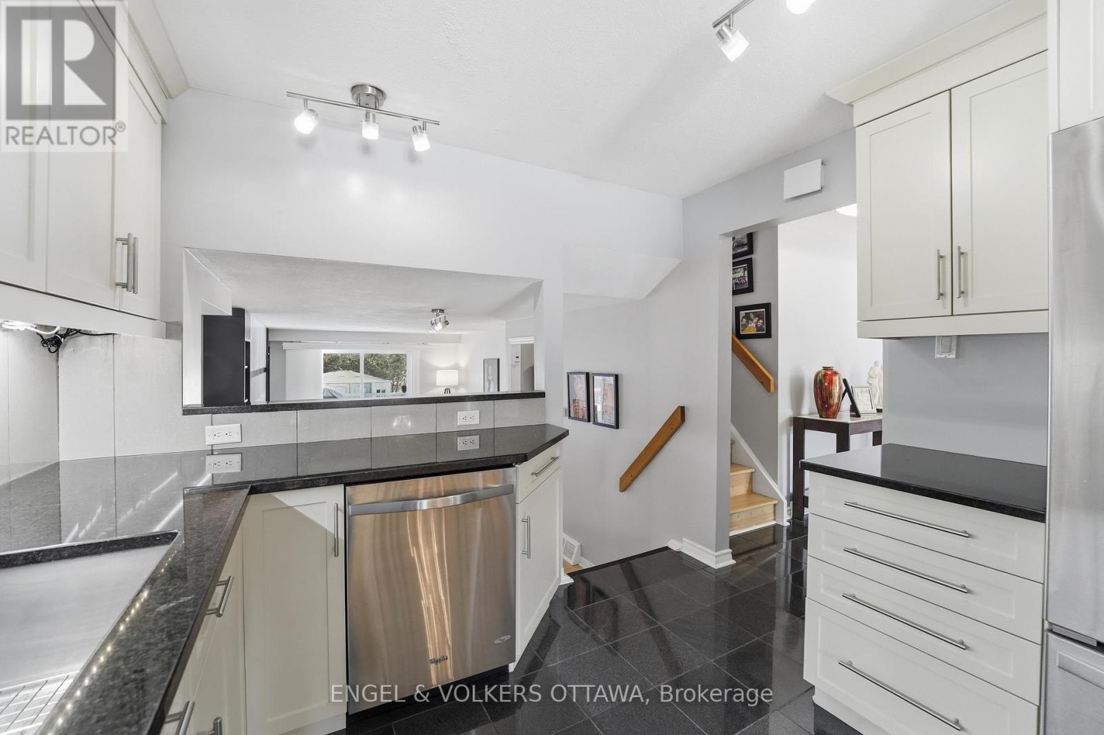 113 Benlea Drive, Ottawa, Ontario  K2G 3V3 - Photo 20 - X12924408