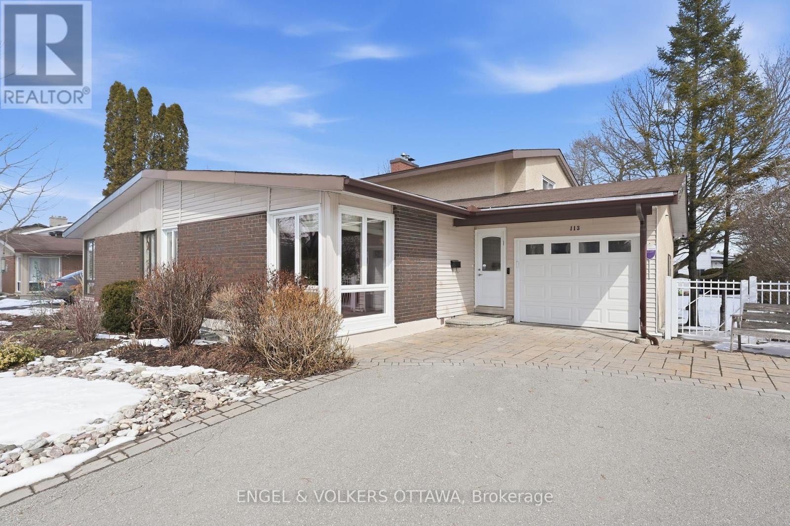 113 Benlea Drive, Ottawa, Ontario  K2G 3V3 - Photo 4 - X12924408