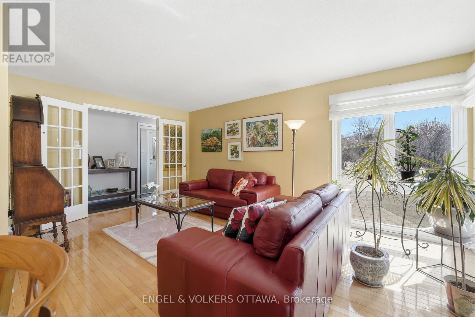 113 Benlea Drive, Ottawa, Ontario  K2G 3V3 - Photo 9 - X12924408