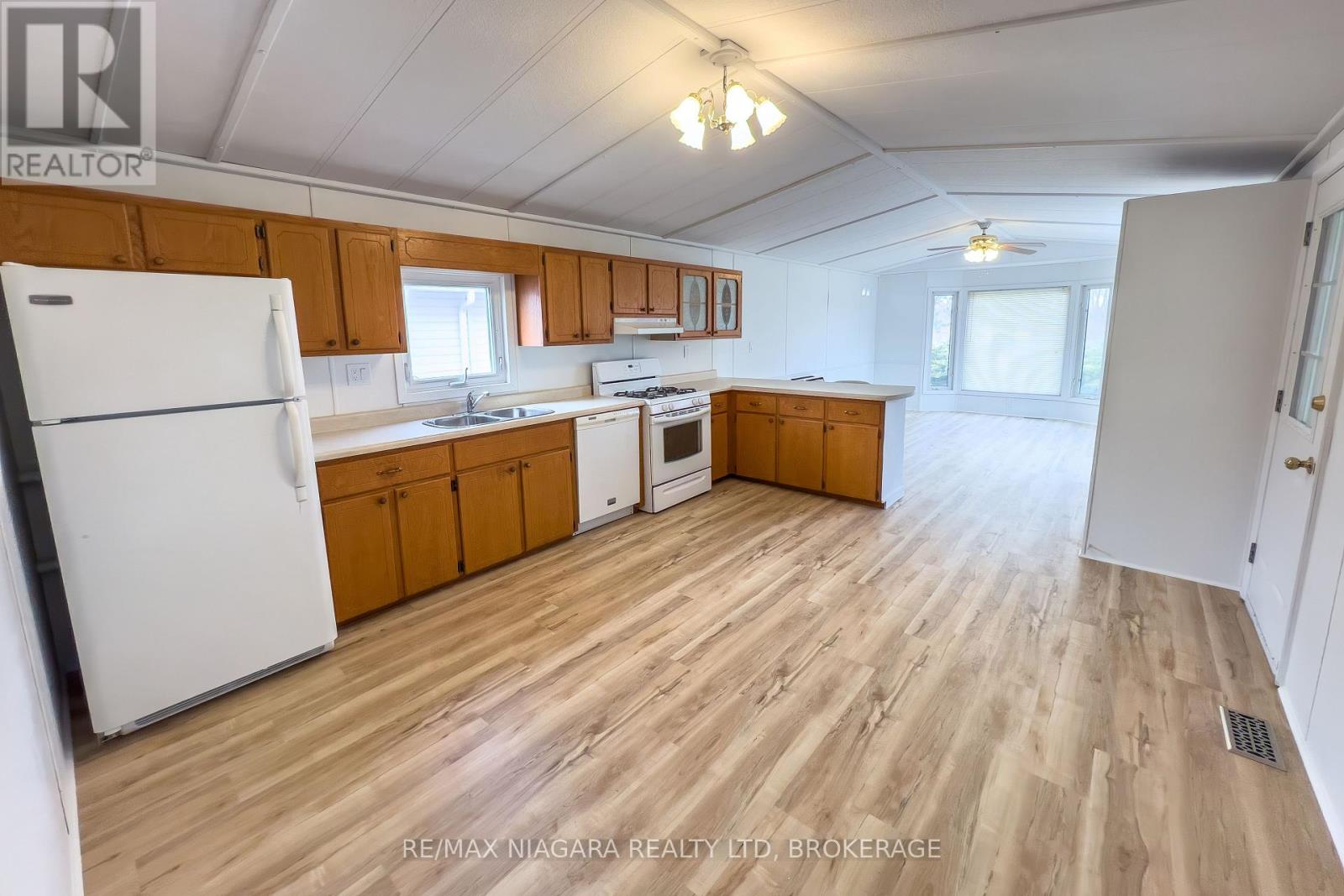 74 - 3033 Townline Road, Fort Erie, Ontario  L0S 1S0 - Photo 4 - X12924144