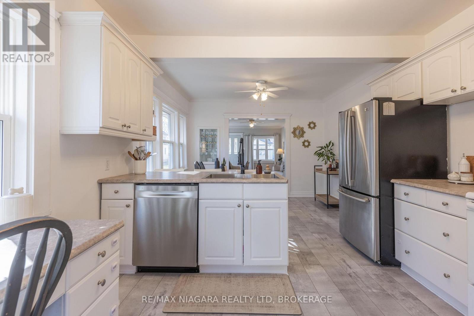 19 Linden Street, St. Catharines, Ontario  L2R 1H4 - Photo 10 - X12924184