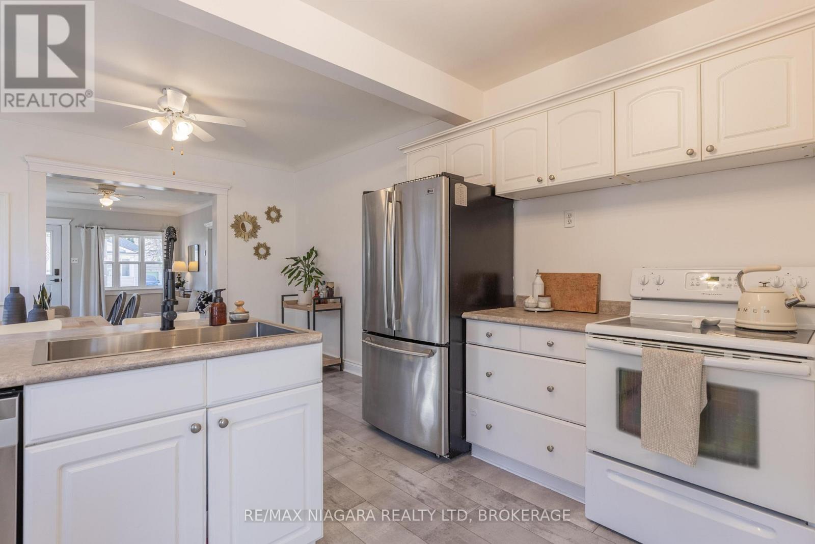 19 Linden Street, St. Catharines, Ontario  L2R 1H4 - Photo 11 - X12924184