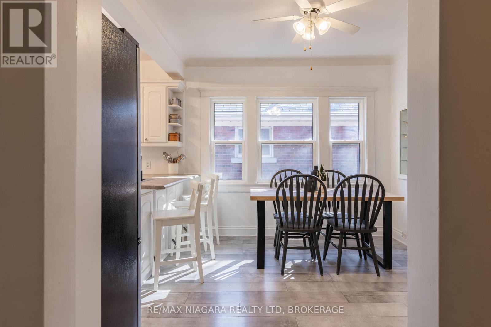 19 Linden Street, St. Catharines, Ontario  L2R 1H4 - Photo 12 - X12924184