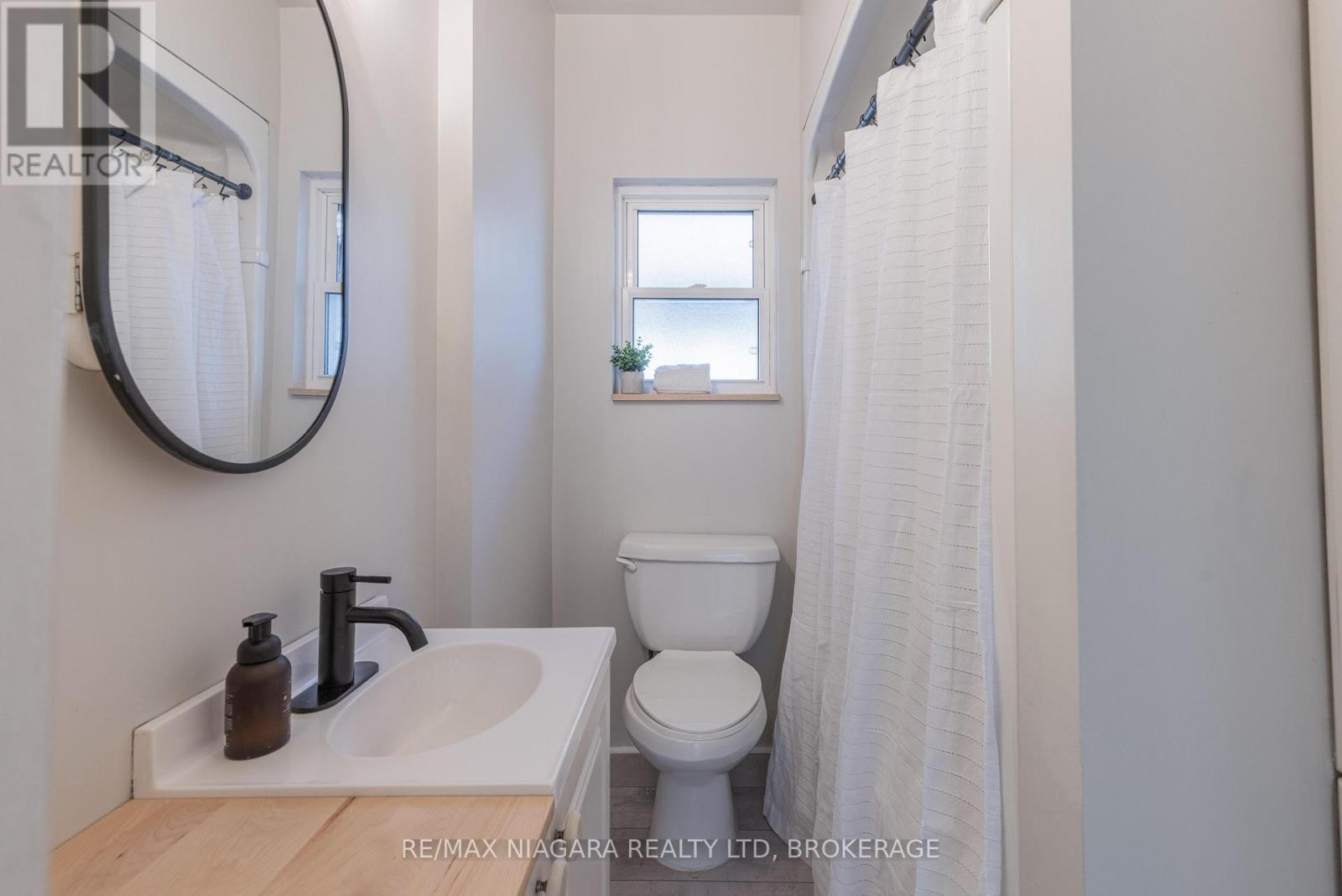 19 Linden Street, St. Catharines, Ontario  L2R 1H4 - Photo 15 - X12924184