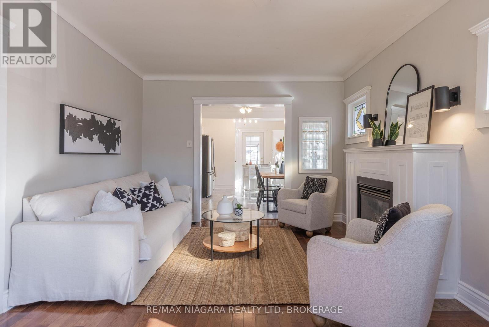 19 Linden Street, St. Catharines, Ontario  L2R 1H4 - Photo 4 - X12924184