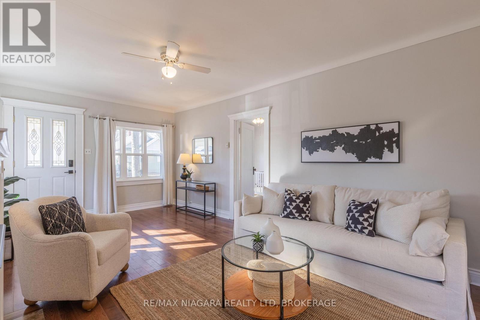 19 Linden Street, St. Catharines, Ontario  L2R 1H4 - Photo 7 - X12924184