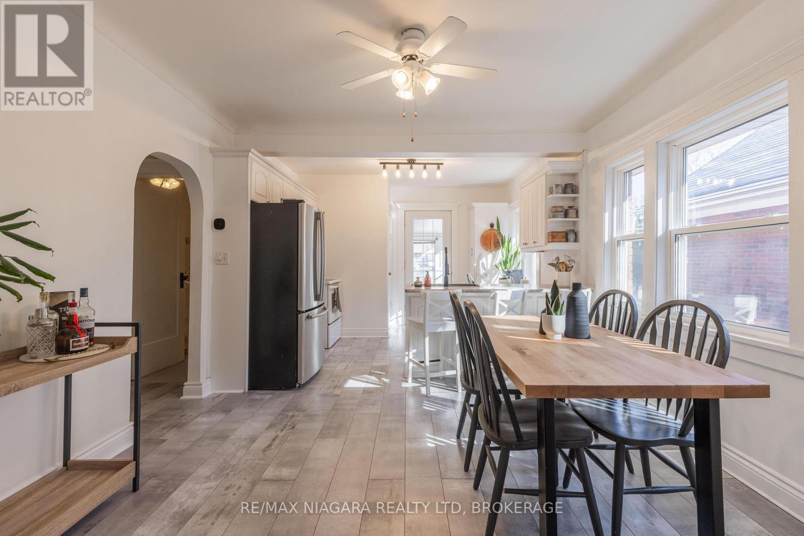 19 Linden Street, St. Catharines, Ontario  L2R 1H4 - Photo 8 - X12924184