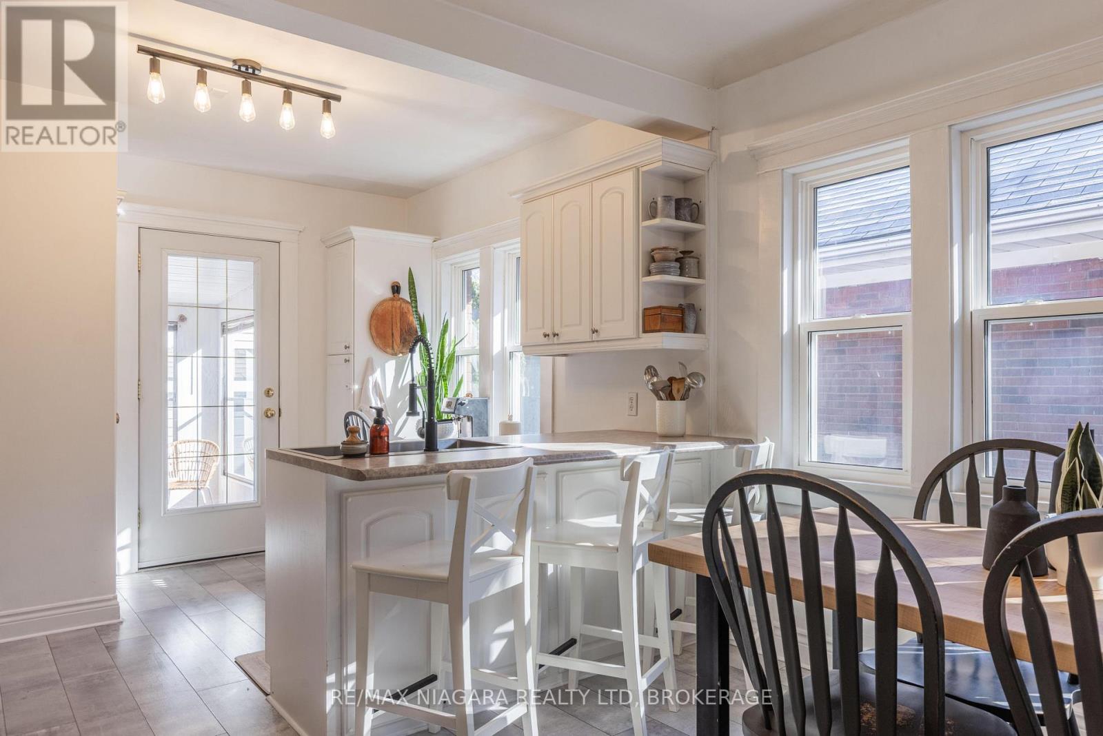 19 Linden Street, St. Catharines, Ontario  L2R 1H4 - Photo 9 - X12924184