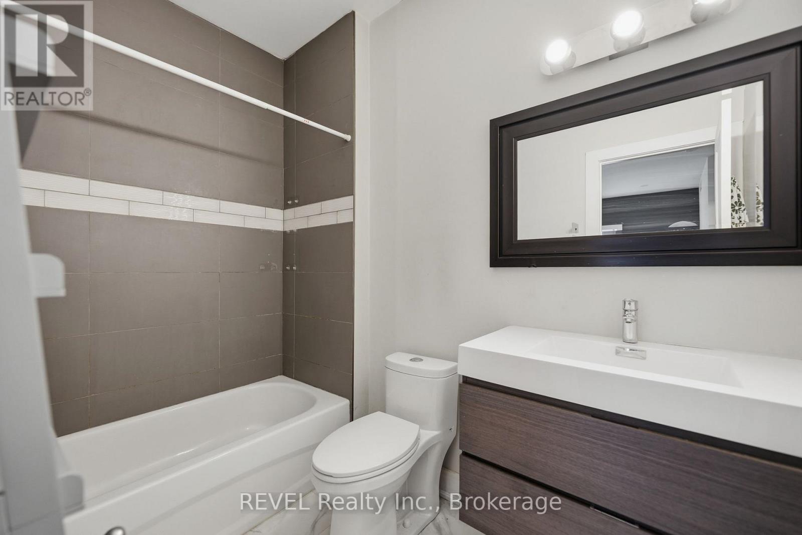 2 - 14 Front Street N, Thorold, Ontario  L2V 1X4 - Photo 10 - X12924258