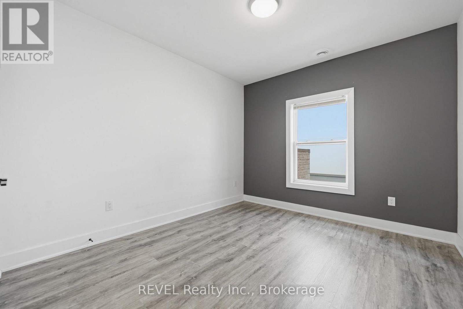 2 - 14 Front Street N, Thorold, Ontario  L2V 1X4 - Photo 11 - X12924258