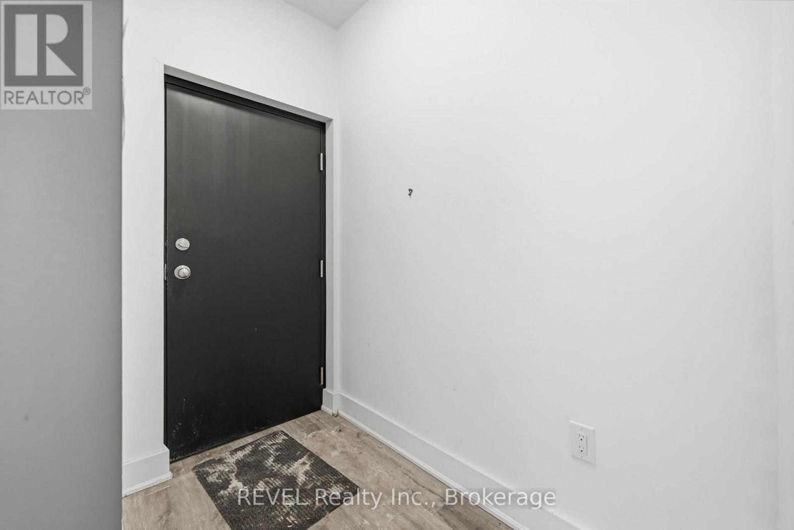 2 - 14 Front Street N, Thorold, Ontario  L2V 1X4 - Photo 3 - X12924258