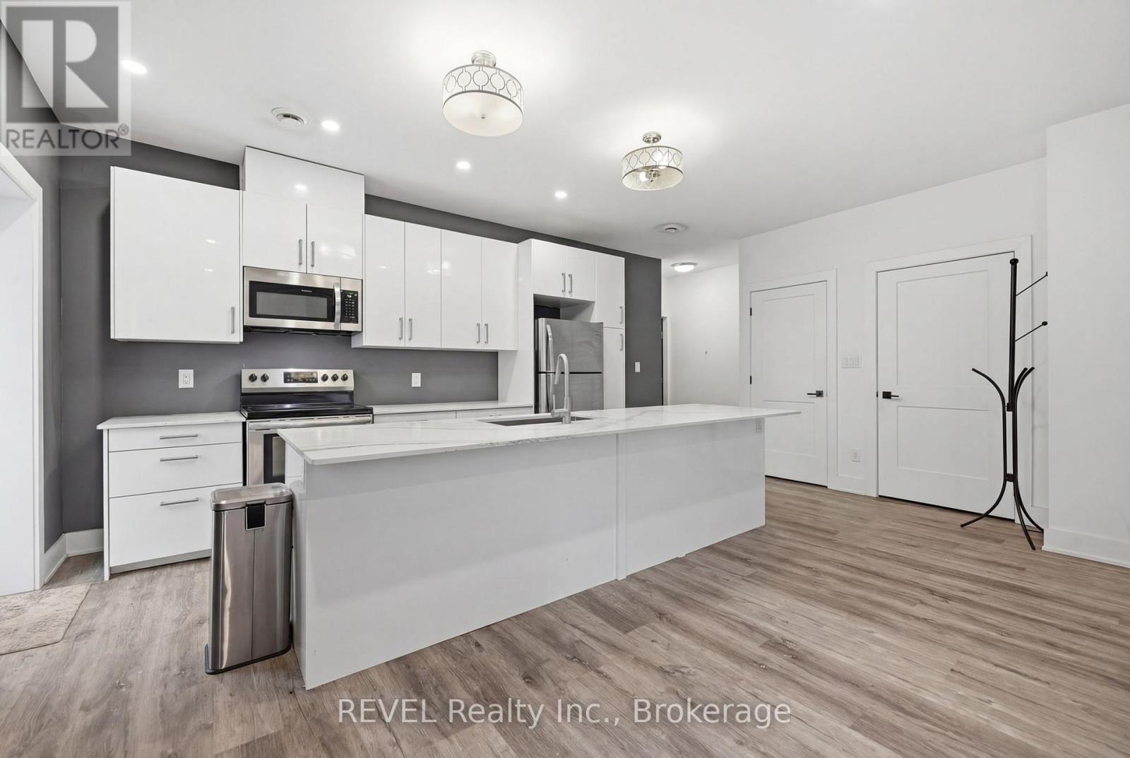 2 - 14 Front Street N, Thorold, Ontario  L2V 1X4 - Photo 4 - X12924258