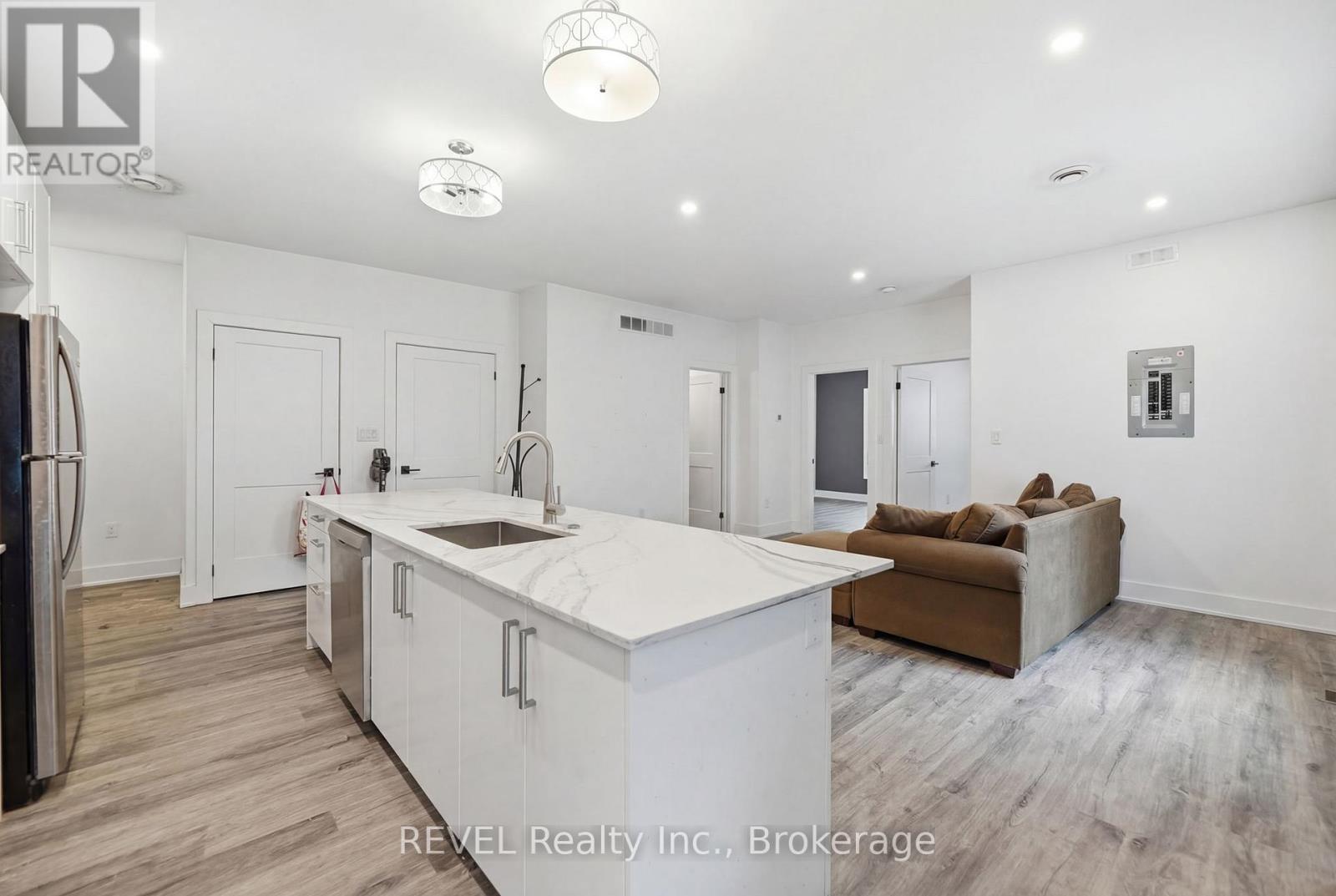 2 - 14 Front Street N, Thorold, Ontario  L2V 1X4 - Photo 5 - X12924258