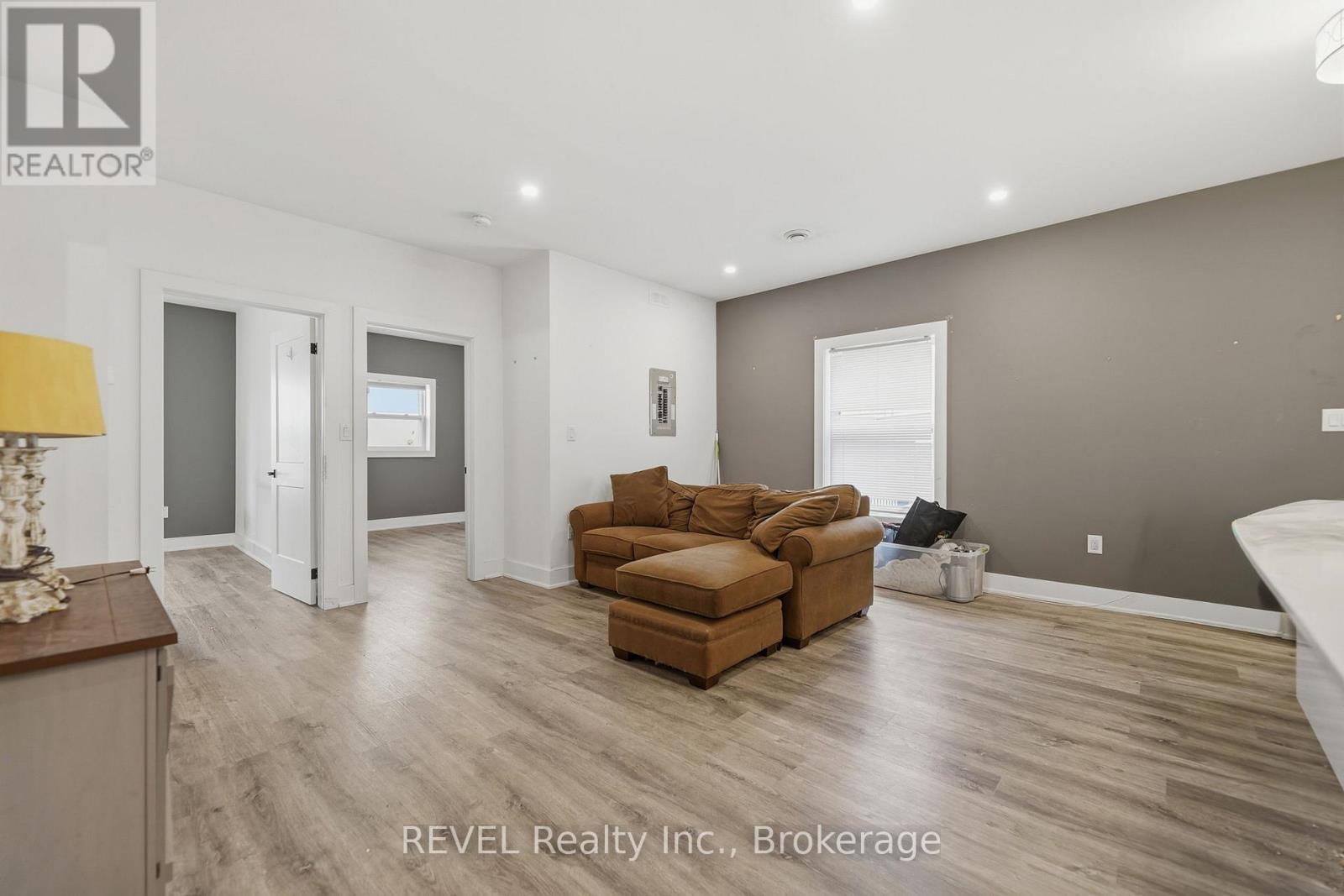 2 - 14 Front Street N, Thorold, Ontario  L2V 1X4 - Photo 8 - X12924258