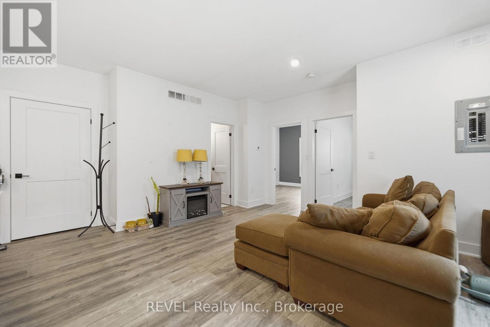 2 - 14 Front Street N, Thorold, Ontario  L2V 1X4 - Photo 9 - X12924258