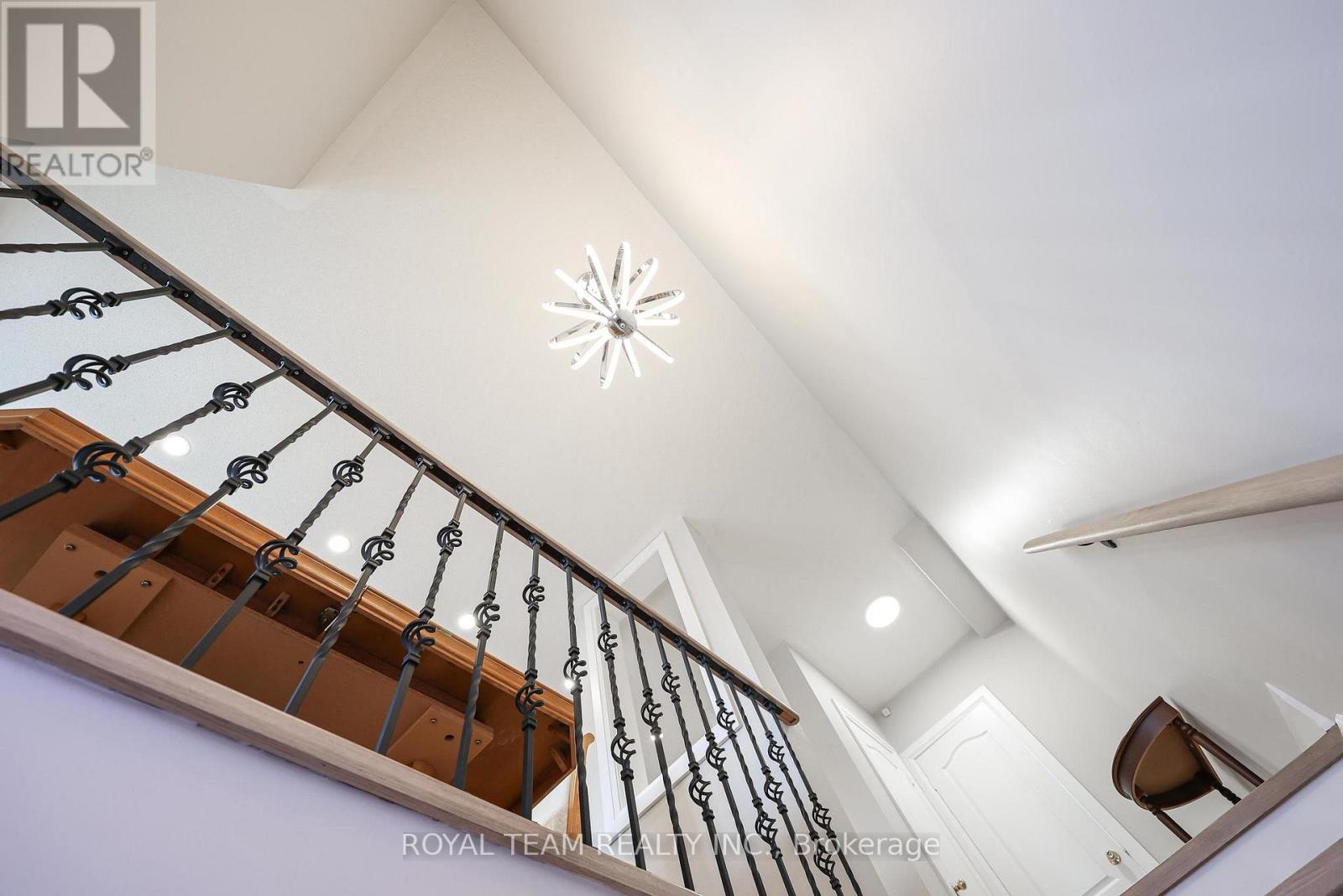 11 Jarrett Court, Vaughan, Ontario  L6A 3W4 - Photo 10 - N12924096