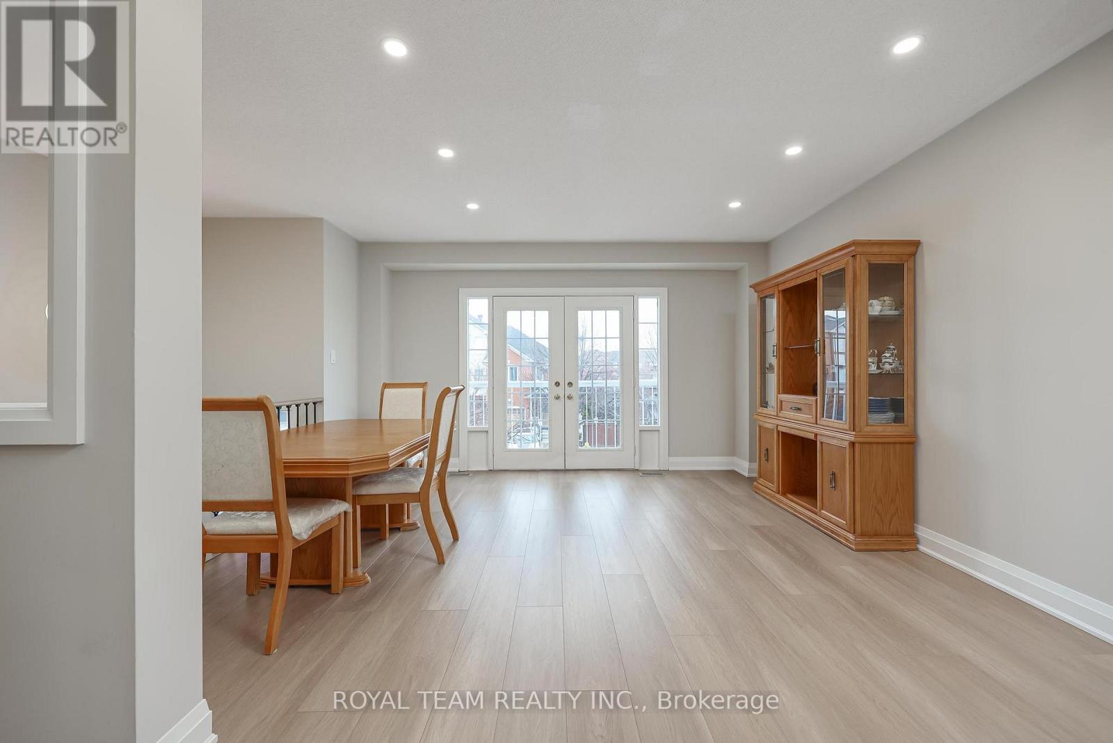 11 Jarrett Court, Vaughan, Ontario  L6A 3W4 - Photo 6 - N12924096