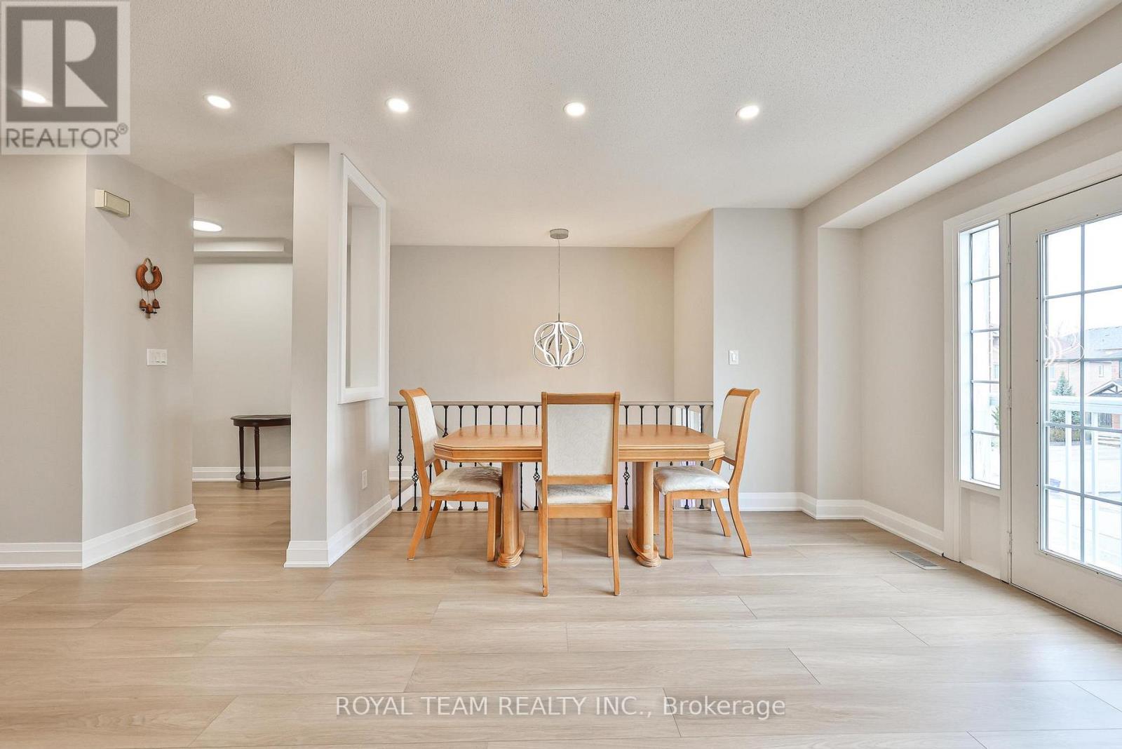 11 Jarrett Court, Vaughan, Ontario  L6A 3W4 - Photo 7 - N12924096