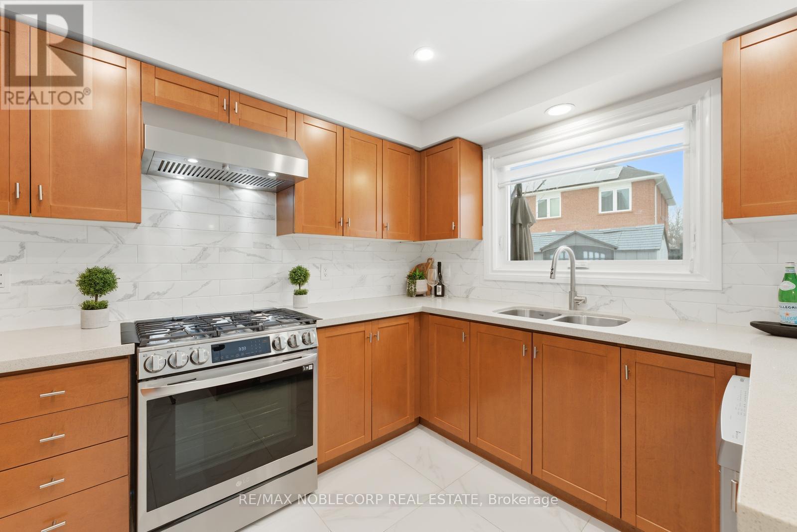 27 Treasure Road, Vaughan, Ontario  L6A 2Y7 - Photo 18 - N12924230