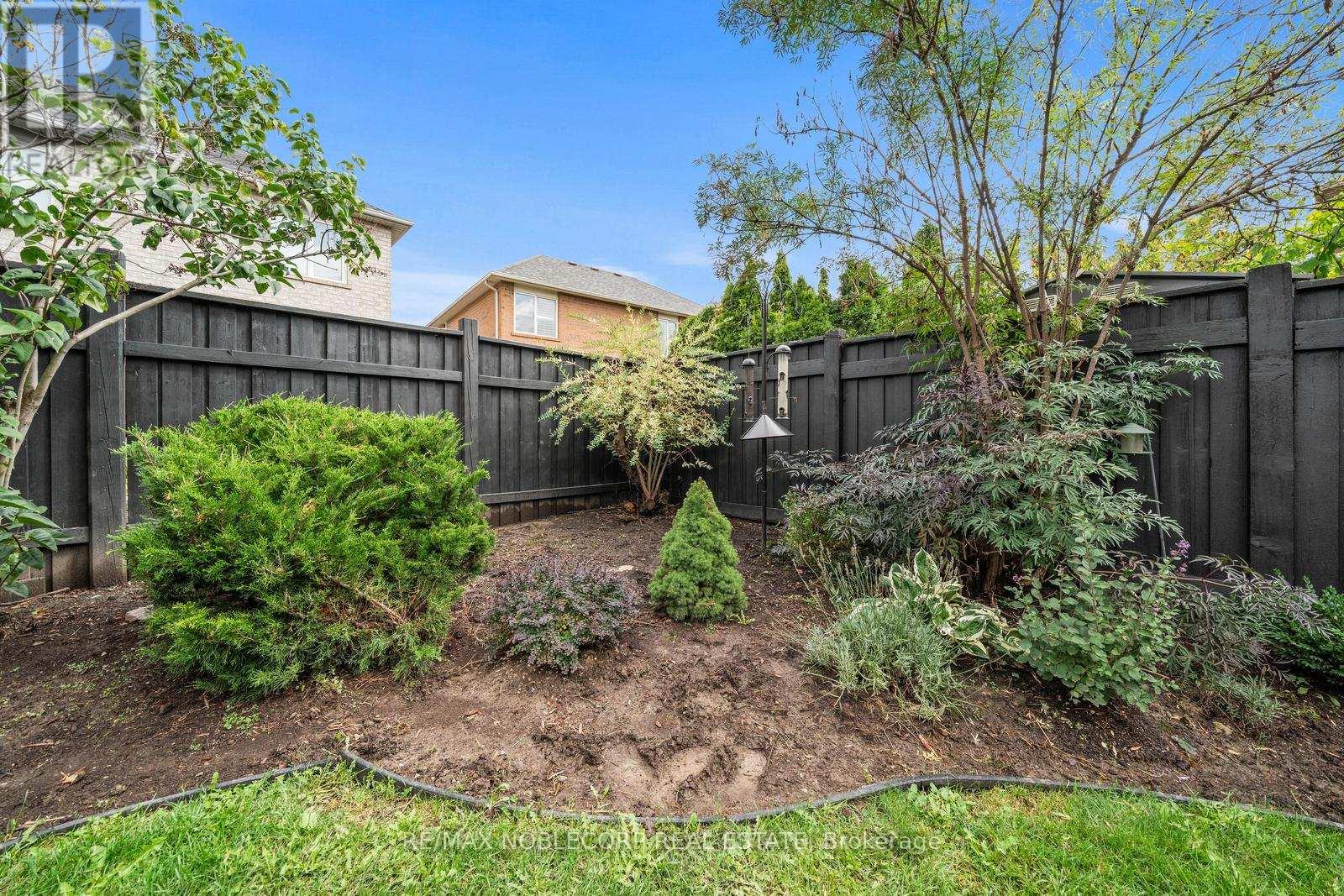 27 Treasure Road, Vaughan, Ontario  L6A 2Y7 - Photo 43 - N12924230