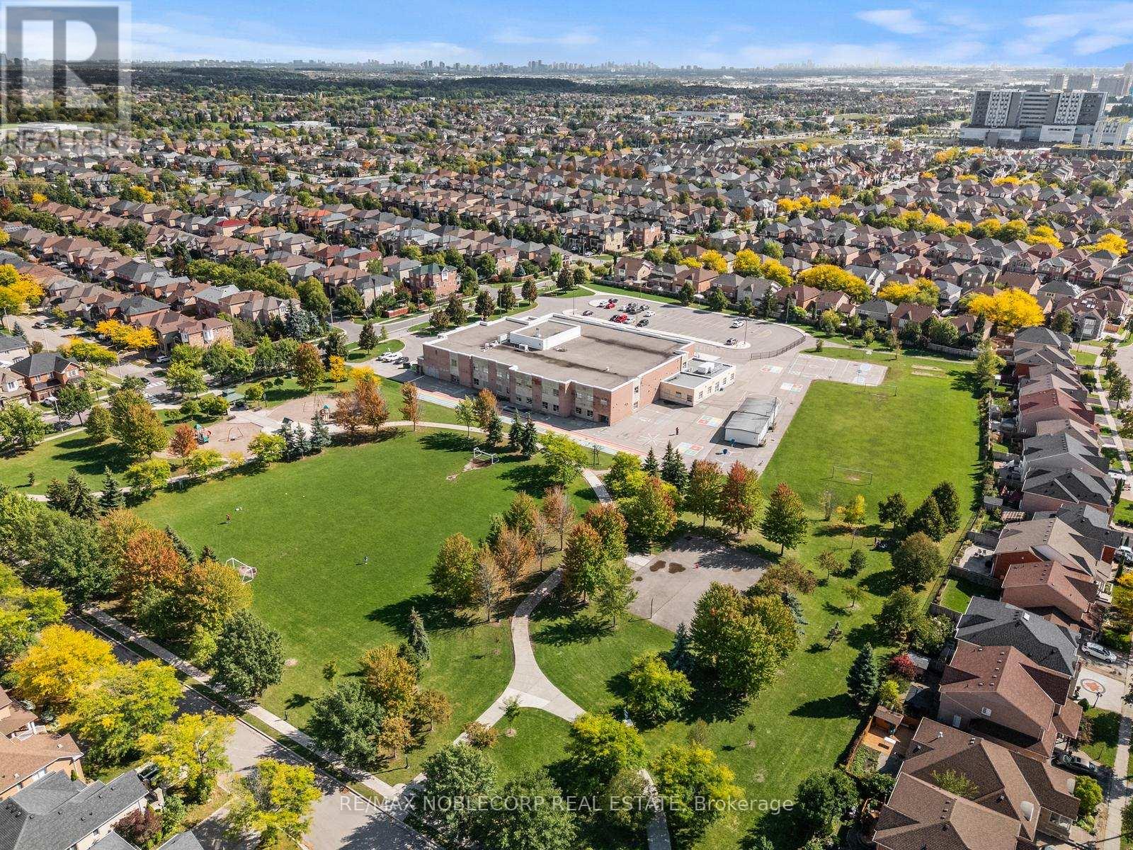 27 Treasure Road, Vaughan, Ontario  L6A 2Y7 - Photo 49 - N12924230