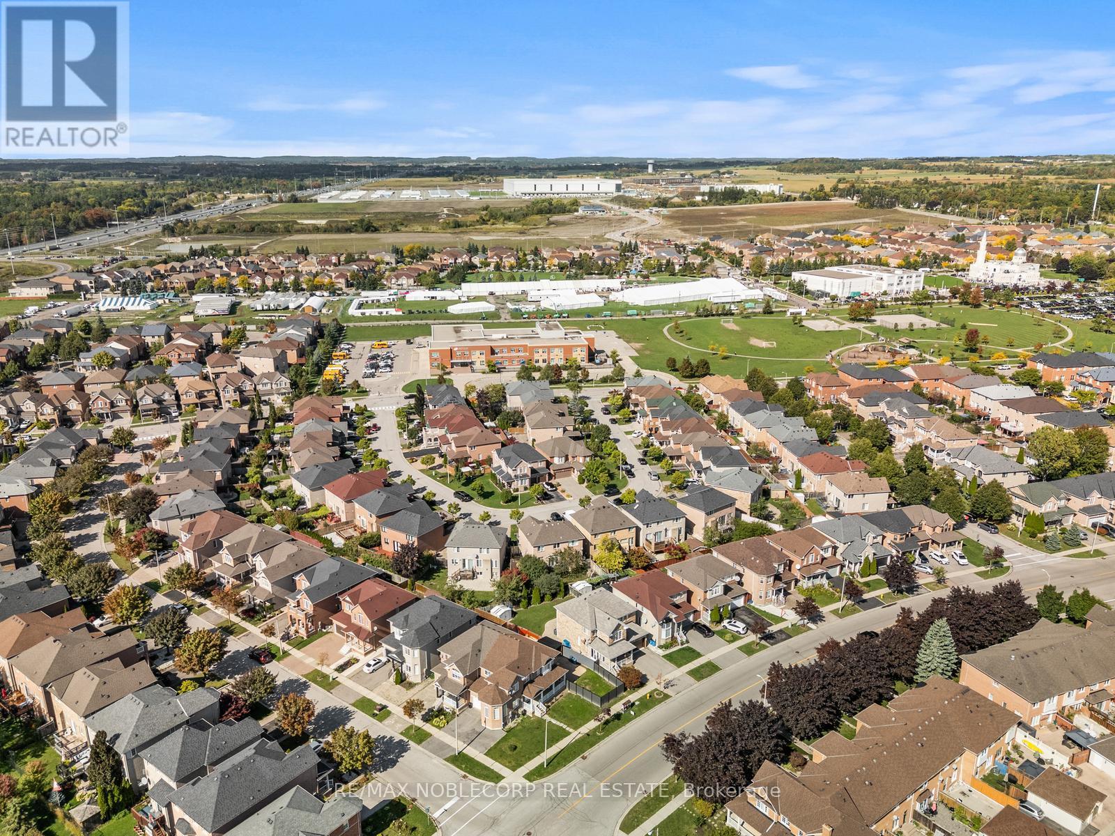 27 Treasure Road, Vaughan, Ontario  L6A 2Y7 - Photo 50 - N12924230