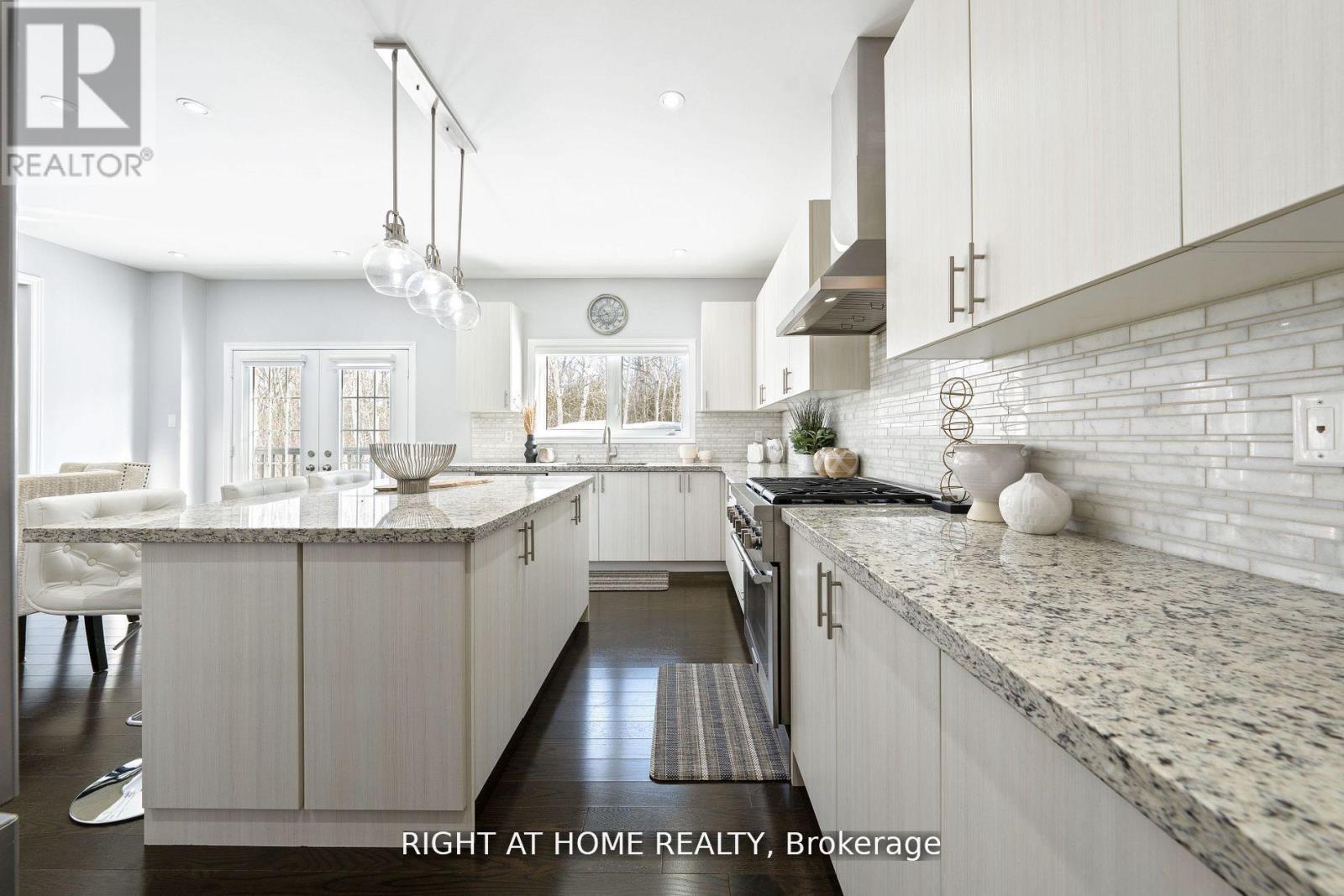 1655 Emberton Way, Innisfil, Ontario  L9S 0N4 - Photo 10 - N12924360