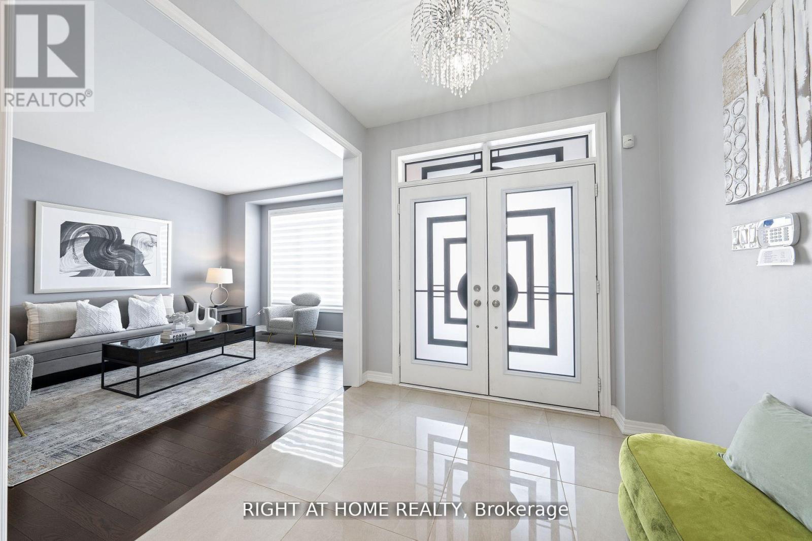 1655 Emberton Way, Innisfil, Ontario  L9S 0N4 - Photo 4 - N12924360