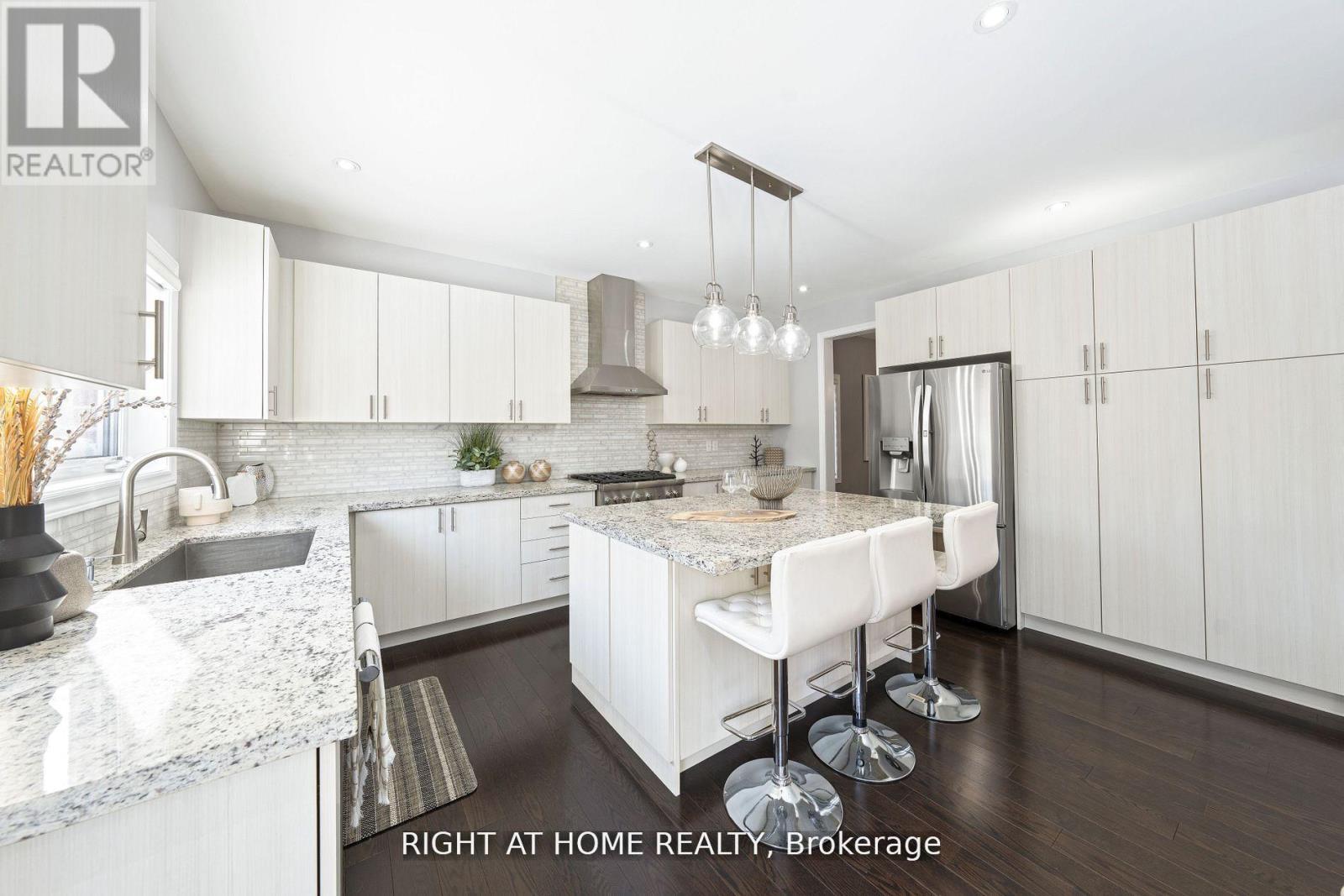 1655 Emberton Way, Innisfil, Ontario  L9S 0N4 - Photo 8 - N12924360