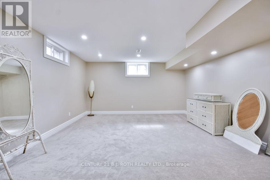 12 Noraline Avenue, Springwater (Midhurst), Ontario  L0L 1X1 - Photo 34 - S12924186