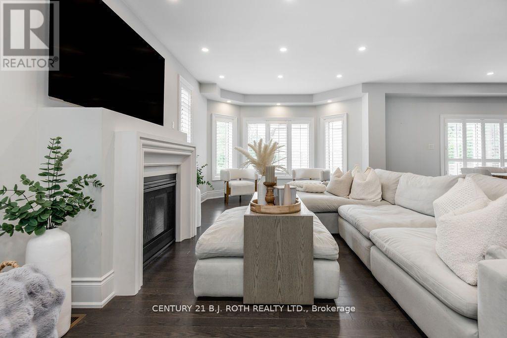 20 Westminster Circle, Barrie, Ontario  L4M 0A3 - Photo 8 - S12924200