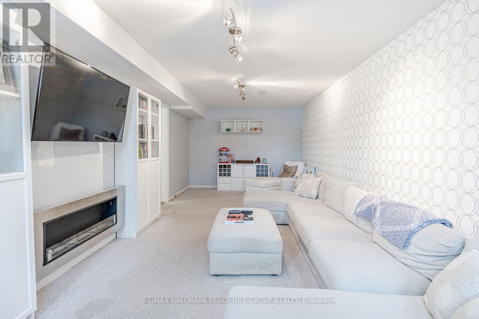 63 Mapleton Avenue, Barrie, Ontario  L4N 7L7 - Photo 11 - S12924210