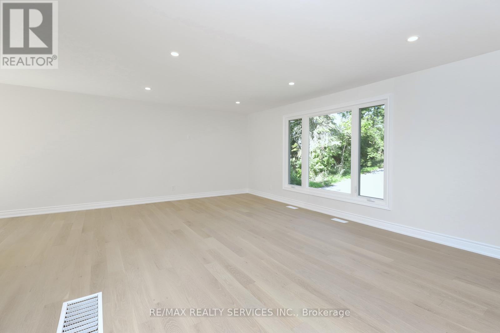 8570 Hwy 12, Oro-Medonte, Ontario  L3V 0K1 - Photo 12 - S12924320