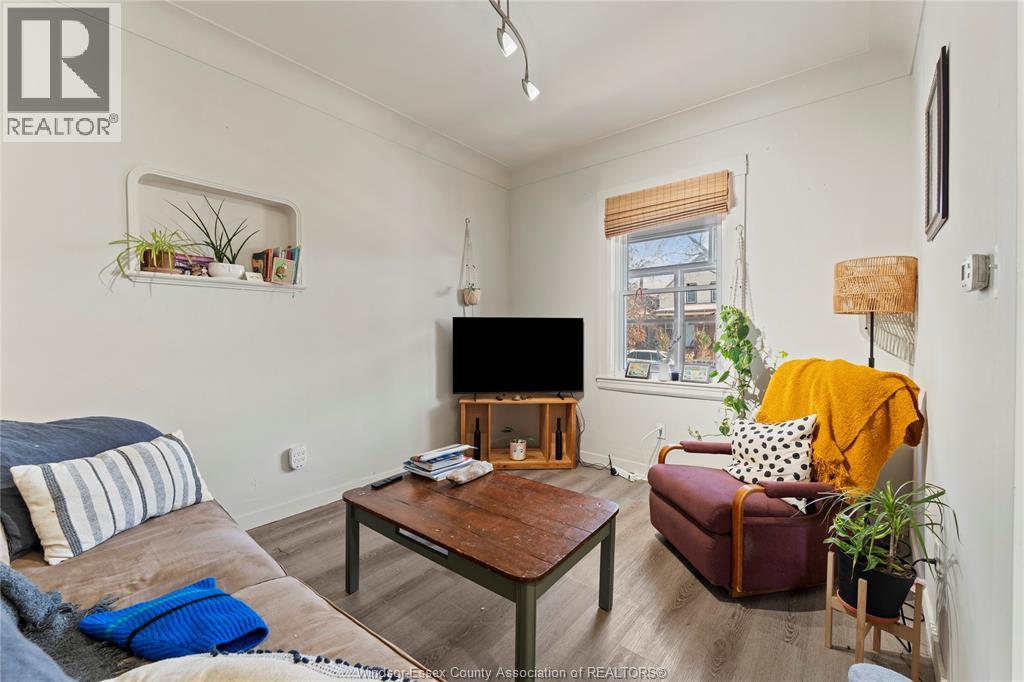 977 Gladstone, Windsor, Ontario N9A 2R5 - Photo 8 - 26006303