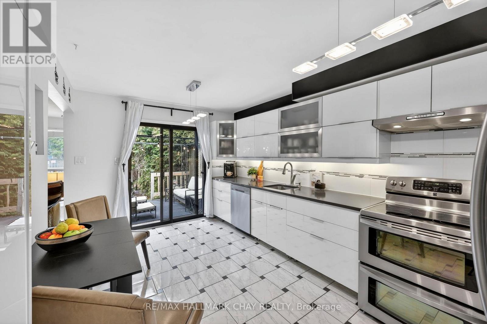 26 Stonehill Boulevard, East Gwillimbury, Ontario  L9N 1E3 - Photo 11 - N12920416