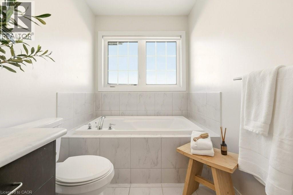 3998 Fracchioni Drive, Beamsville, Ontario  L3J 0R9 - Photo 30 - 40815385