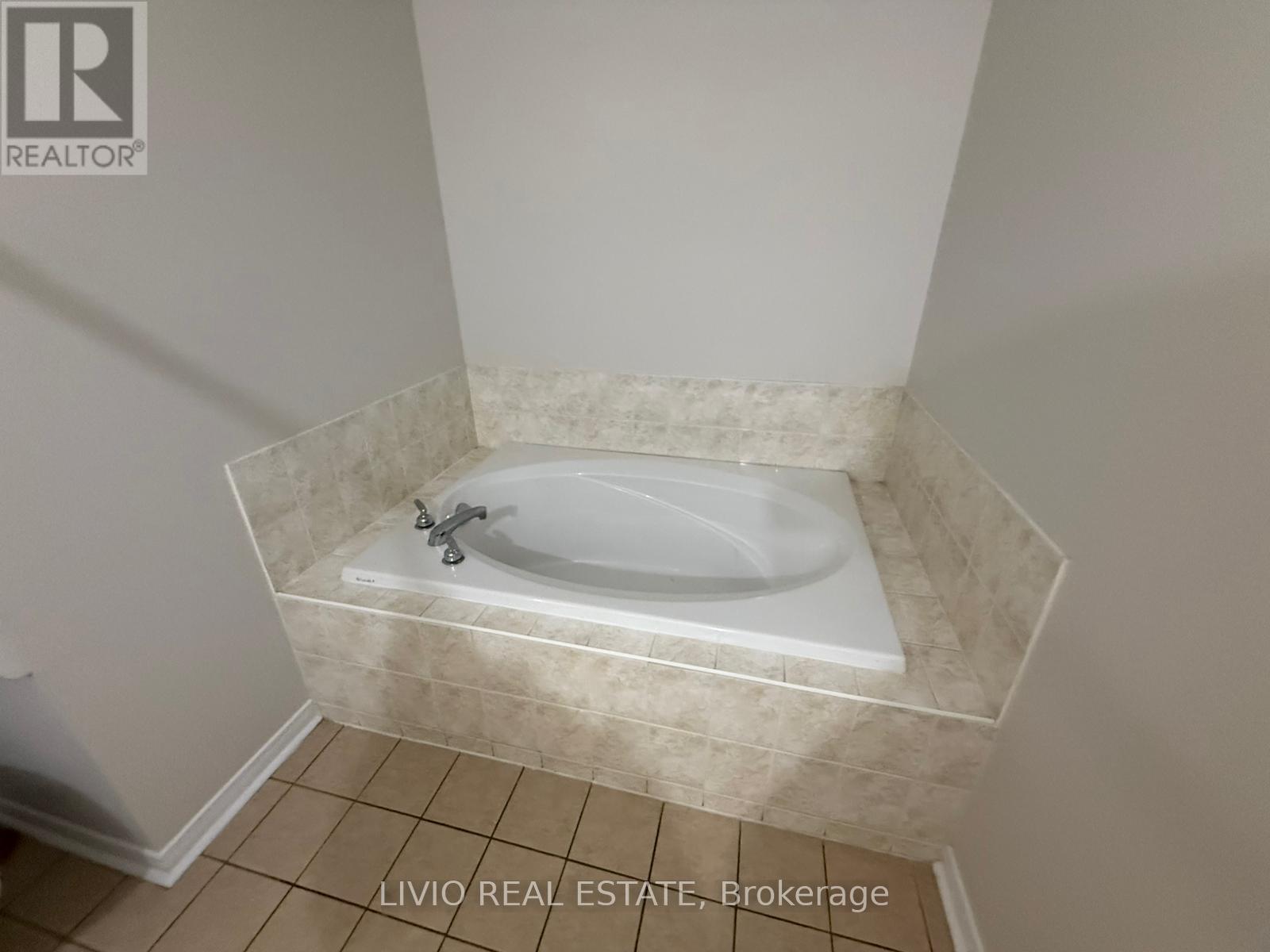 55 Peachleaf Crescent, Brampton, Ontario  L7A 2B4 - Photo 13 - W12790846