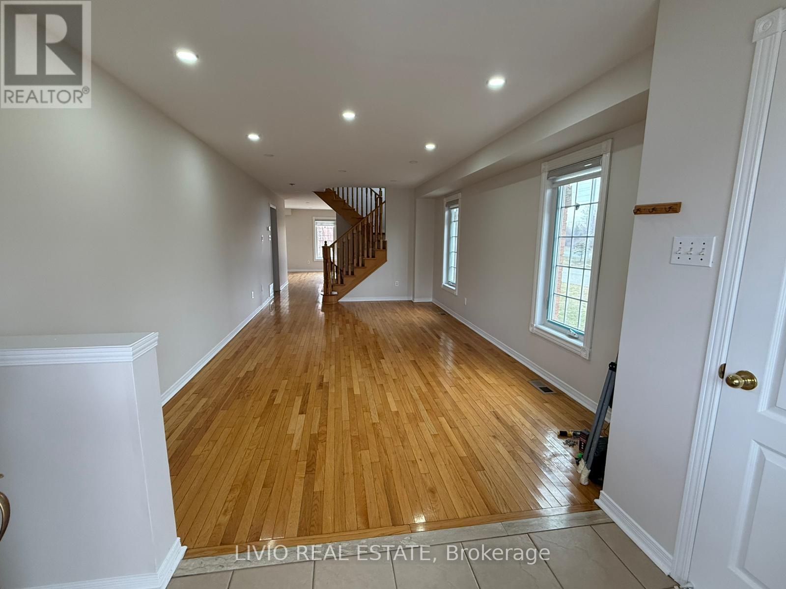 55 Peachleaf Crescent, Brampton, Ontario  L7A 2B4 - Photo 4 - W12790846