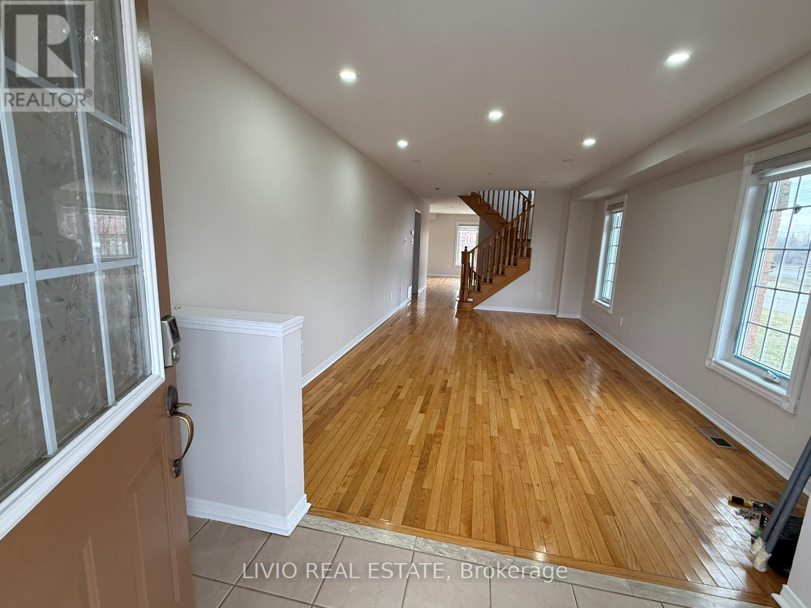 55 Peachleaf Crescent, Brampton, Ontario  L7A 2B4 - Photo 10 - W12790846