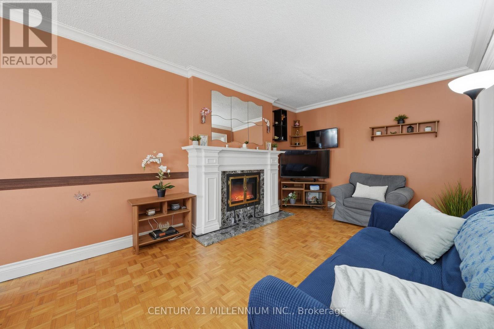 59 Dumfries Avenue, Brampton, Ontario  L6Z 2Y3 - Photo 4 - W12924086