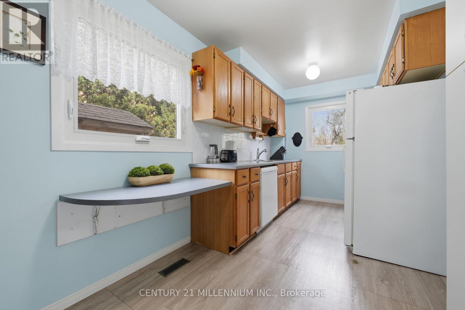 59 Dumfries Avenue, Brampton, Ontario  L6Z 2Y3 - Photo 7 - W12924086