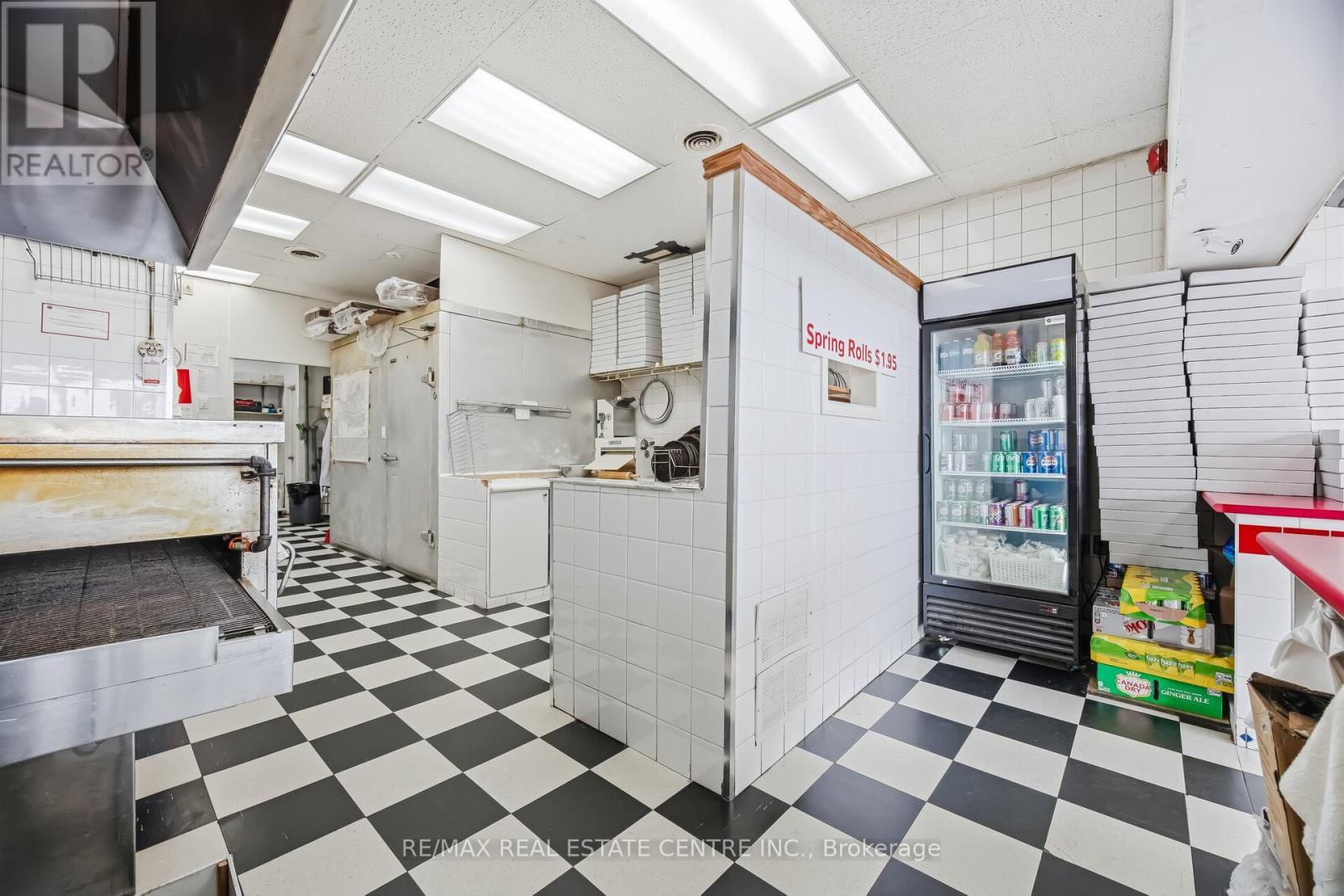 5291 Lakeshore Road, Burlington, Ontario  L7L 1C7 - Photo 16 - W12924108