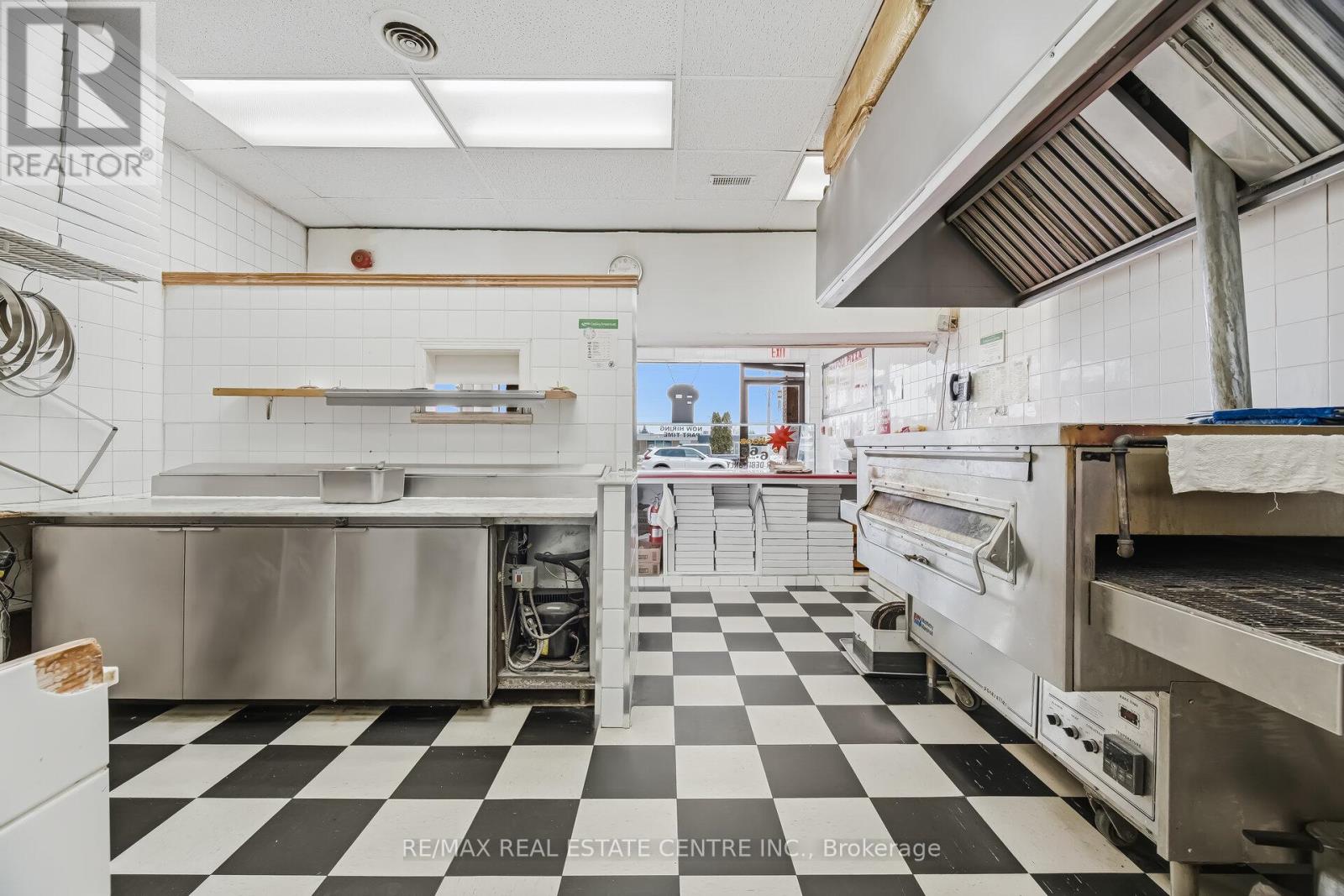 5291 Lakeshore Road, Burlington, Ontario  L7L 1C7 - Photo 17 - W12924108